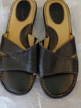 b.o.c. ( BORN CONCEPT) womens BOHO Black Leather Wedge Comfort Slip-on Sz 9